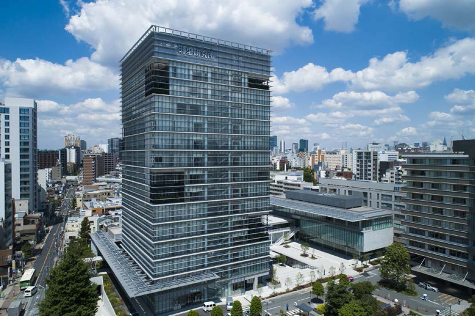 【白金】有名医療系大学　総務課で事務のお仕事